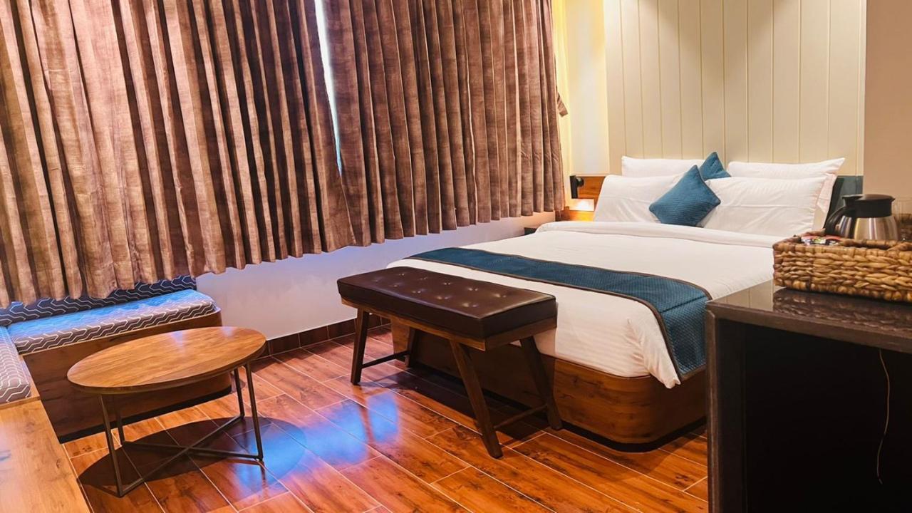 ديبروجاره The Convoy Hotel المظهر الخارجي الصورة