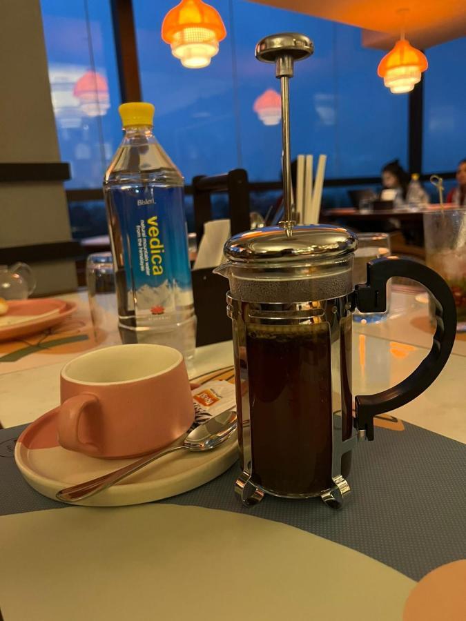 ديبروجاره The Convoy Hotel المظهر الخارجي الصورة