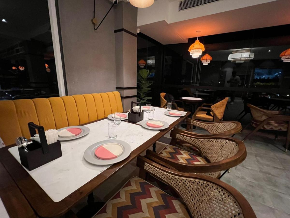 ديبروجاره The Convoy Hotel المظهر الخارجي الصورة