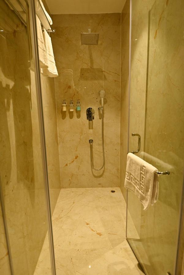 ديبروجاره The Convoy Hotel المظهر الخارجي الصورة